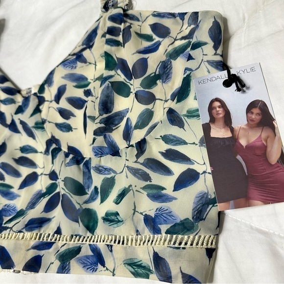 Kendall + Kylie Women's Indigo Tropical Leaf Ruffled Strap Cami Top Size XL NWT - Picture 6 of 7